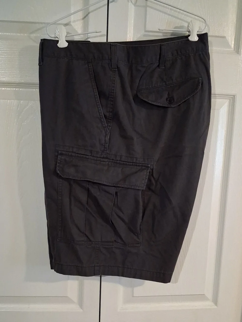 Men's Dark Gray Cargo Shorts - Classic Pocket Design